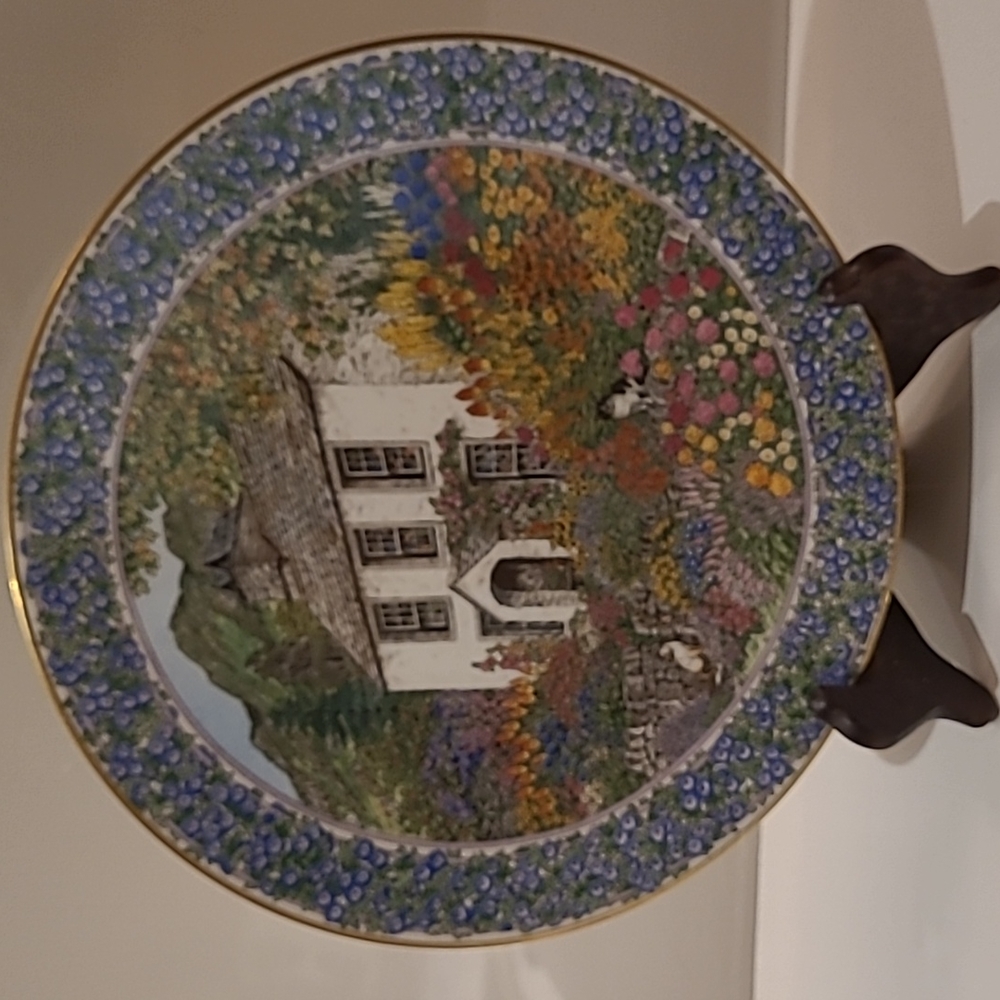 Vintage Royal worcester cottage plate 8 1/4"